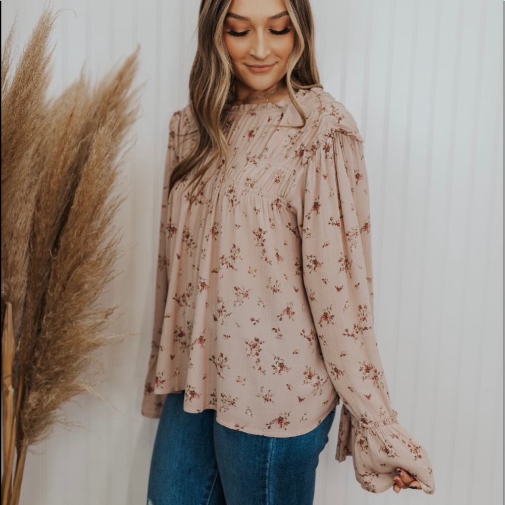 New with tags dusty pink floral blouse
